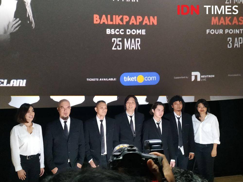 (ki-ka) CEO Otello Asia; Sysan Ibrahim, Dewa 19, dan Public Relations Manager Tiket.com; Metha Tri Rizka dalam press conference konser tur Dewa 19 di Jakarta. 15 Januari 2020. IDN Times/Nadia Umara