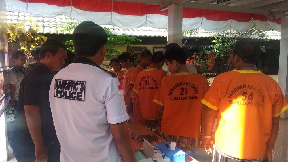 Para pelaku penyalahgunaan narkoba di amankan di Mapolres Lamongan. IDN Times/Imron