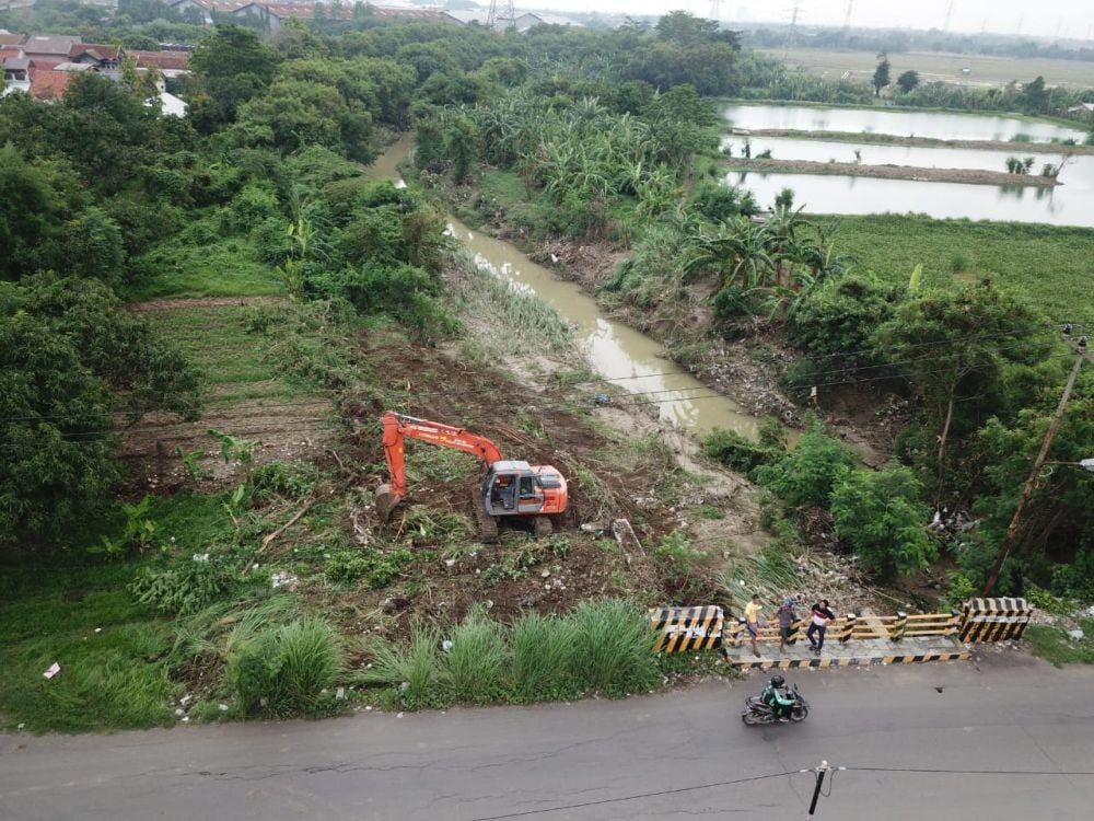 Upaya antisipasi banjir, Sungai Cikalong Kota Cirebon dinormalisasi. (Dok. Humas Pemkot Cirebon)
