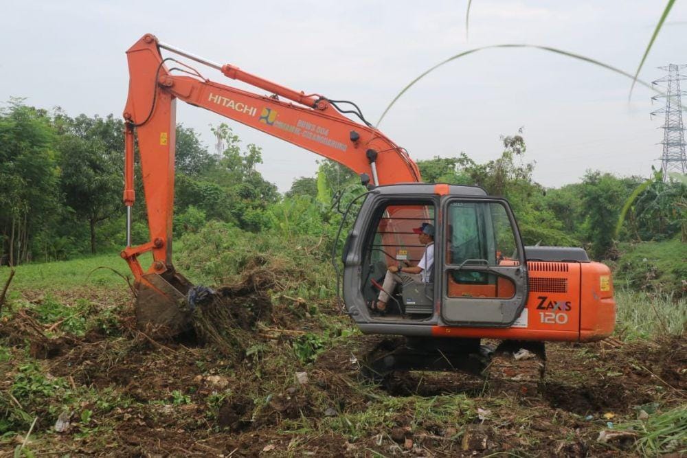 Upaya antisipasi banjir, Sungai Cikalong Kota Cirebon dinormalisasi. (Dok. Humas Pemkot Cirebon)