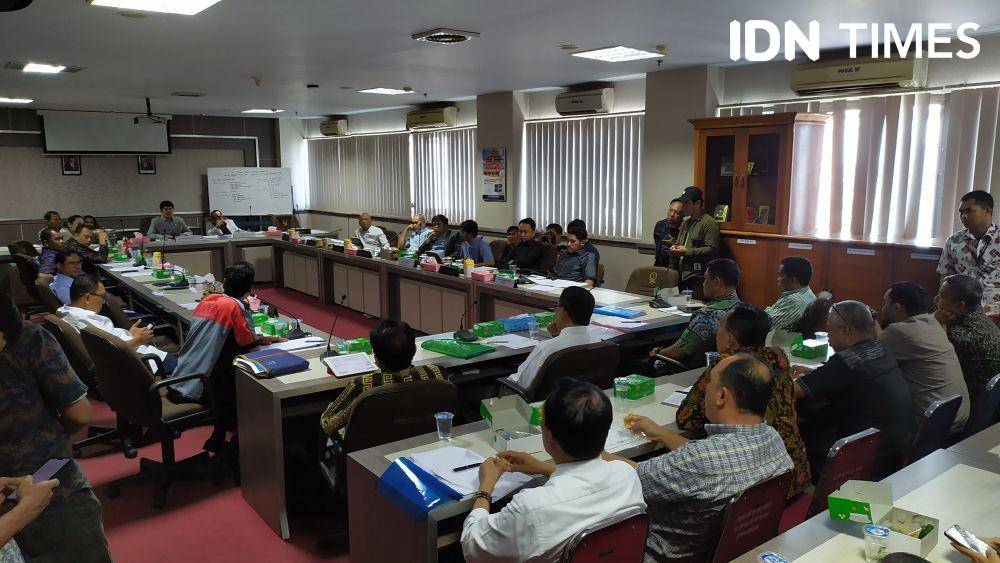 Rapat dengar pendapat Komisi R DPRD Sulsel membahas polemik pengelolaan Stadion Mattoanging, Kamis (16/1). IDN Times/Aan Pranata