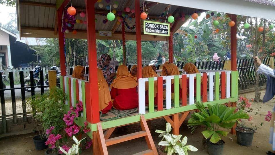 Pondok baca di sekolah Jambi (Dok. IDN Times)