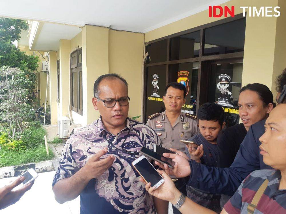 Dirreskrimsus Polda Jatim, Kombes Pol Gidion Arif Setyawan saat wawancara kasus MeMiles di Mapolda, Rabu (15/1).