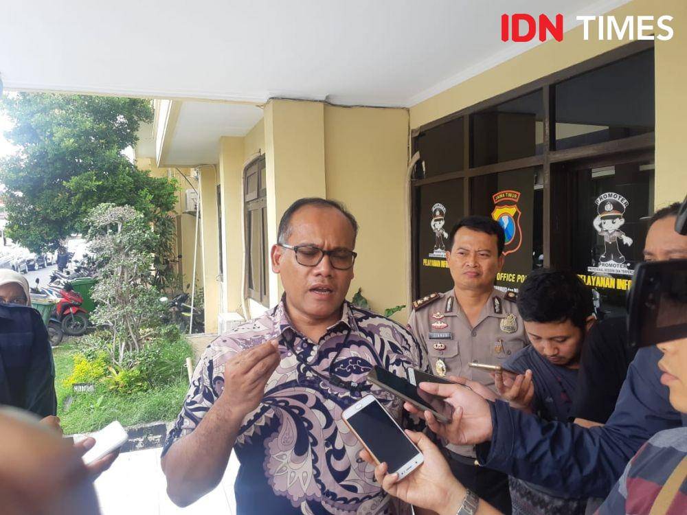 Dirreskrimsus Polda Jatim, Kombes Pol Gidion Arif Setyawan saat wawancara kasus MeMiles di Mapolda, Rabu (15/1).