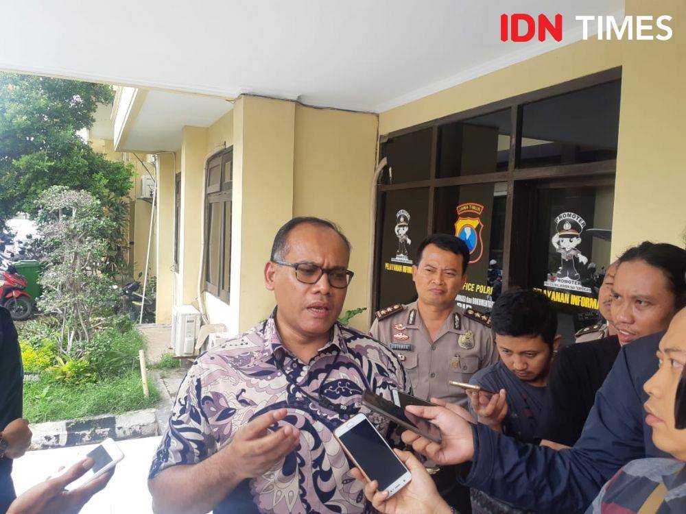 Dirreskrimsus Polda Jatim, Kombes Pol Gidion Arif Setyawan saat wawancara kasus MeMiles di Mapolda, Rabu (15/1).