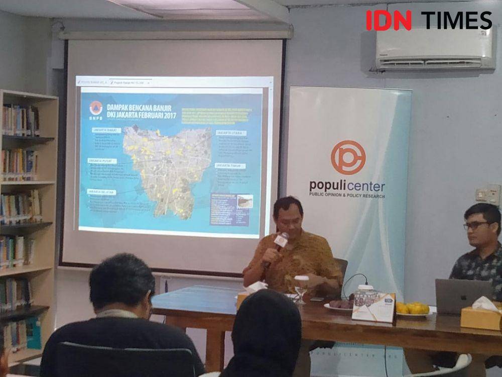 Populi Center menggelar diskusi Politik Banjir Jakarta di kantor Populi Center, Palmerah, Jakarta Barat Rabu (15/1) (IDN Times/Dini Suciatiningrum)