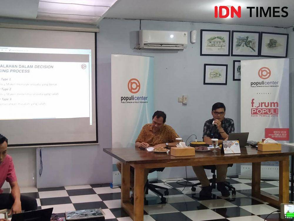 Populi Center menggelar diskusi Politik Banjir Jakarta di kantor Populi Center, Palmerah, Jakarta Barat Rabu (15/1) (IDN Times/Dini Suciatiningrum)
