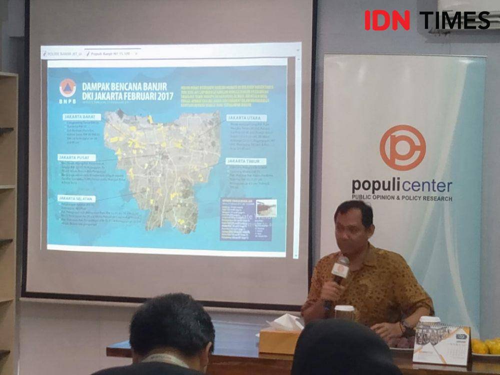 Populi Center menggelar diskusi Politik Banjir Jakarta di kantor Populi Center, Palmerah, Jakarta Barat Rabu (15/1) (IDN Times/Dini Suciatiningrum)