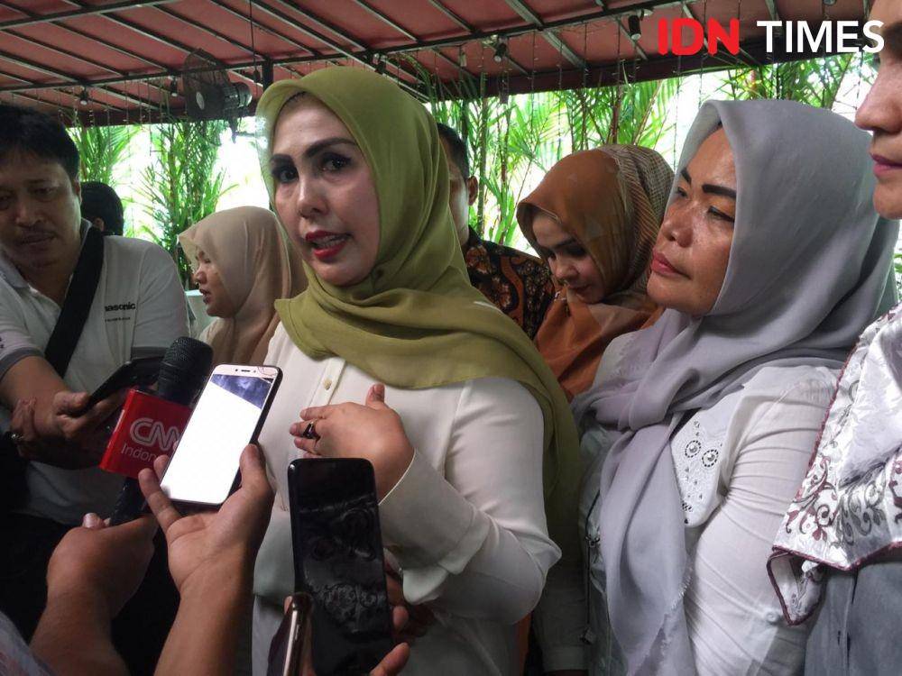 Fitriani menantang Febi Nur Amelia membuktikan soal tuduhan utang Rp70 juta (IDN Times/Prayugo Utomo)