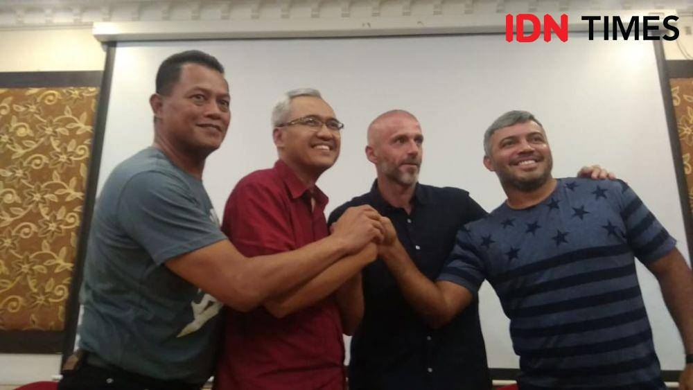 Eduardo Perez Moran saat diperkenalkan sebagai pelatih baru PSS Sleman, Rabu (15/1). IDN Times/Tunggul Kumoro