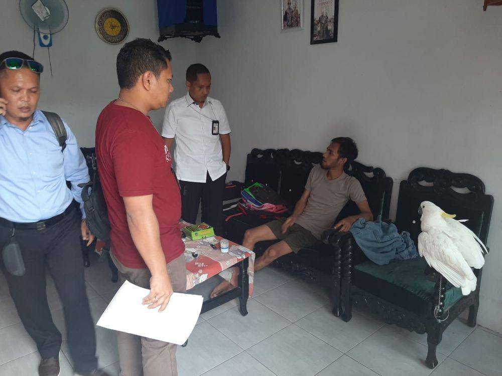 Tim saat melakukan interogasi kepada salah satu terduga pelaku (Dok. IDN Times/istimewa)