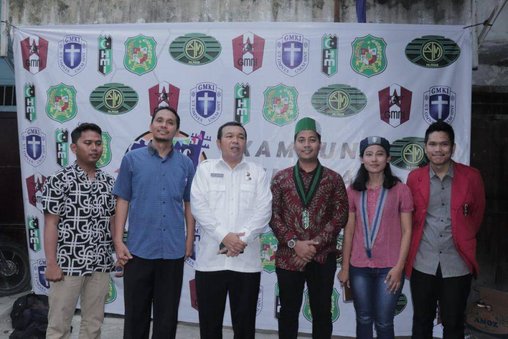 Dirut PD Pasar bersama perwakilan mahasiswa dalam talk show Kampung Millennial (IDN Times/Yurika Febrianti)