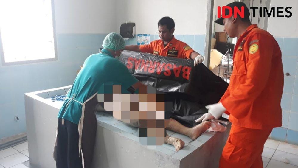 Jenazah nelayan asal Tegal yang telah diketemukan di Jepara. Dok IDN Times