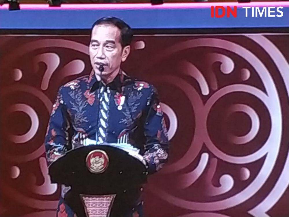 Jokowi memberikan sambutan dalam acara Pertemuan Tahunan Industri Jasa Keuangan (IDN Times/Auriga Agustina)
