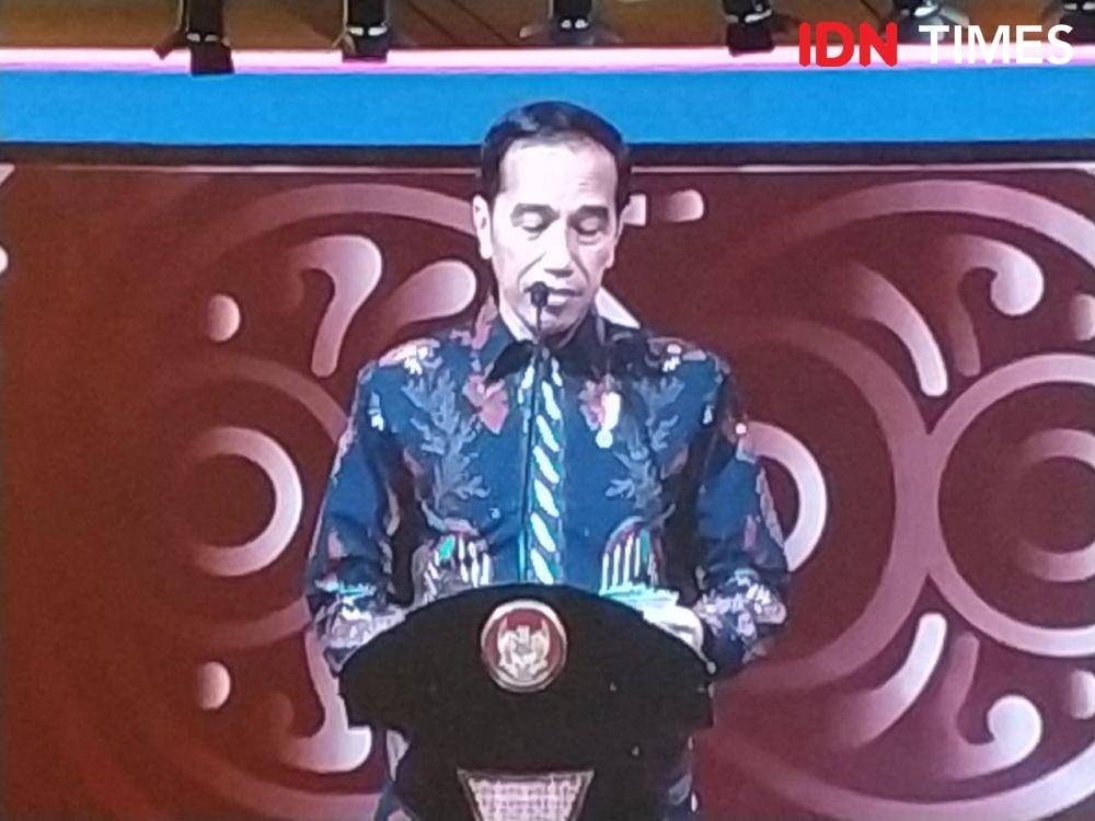 Jokowi memberikan sambutan dalam acara Pertemuan Tahunan Industri Jasa Keuangan (IDN Times/Auriga Agustina)