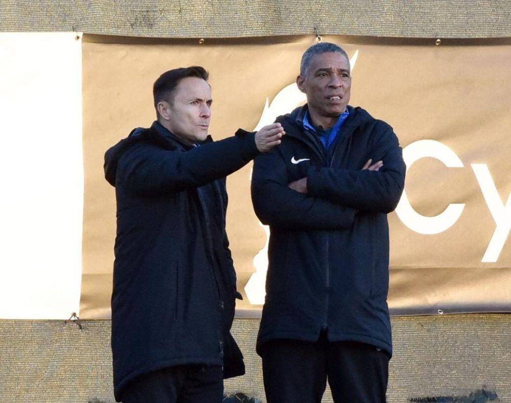 Pelatih dan direktur teknik Garuda Select, Dennis Wise dan Des Walker. (Dok. Mola TV)