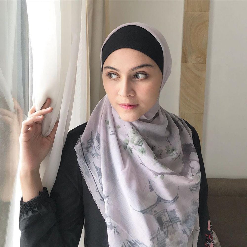 Instagram.com/zeezeeshahab