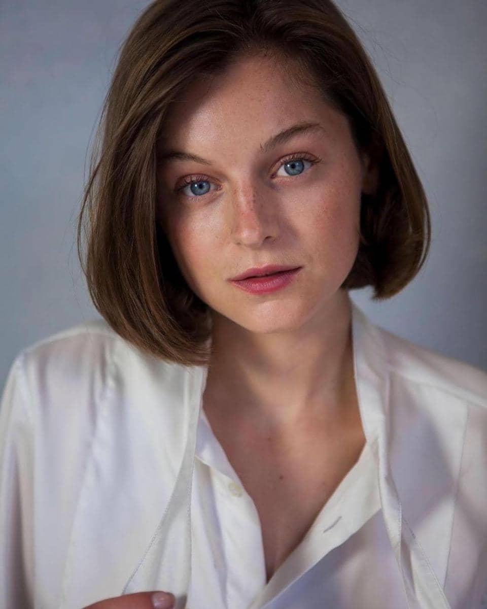 instagram.com/emmalouisecorrin