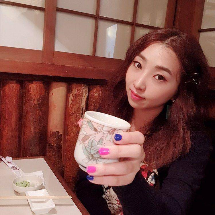 instagram.com/_minzy_mz