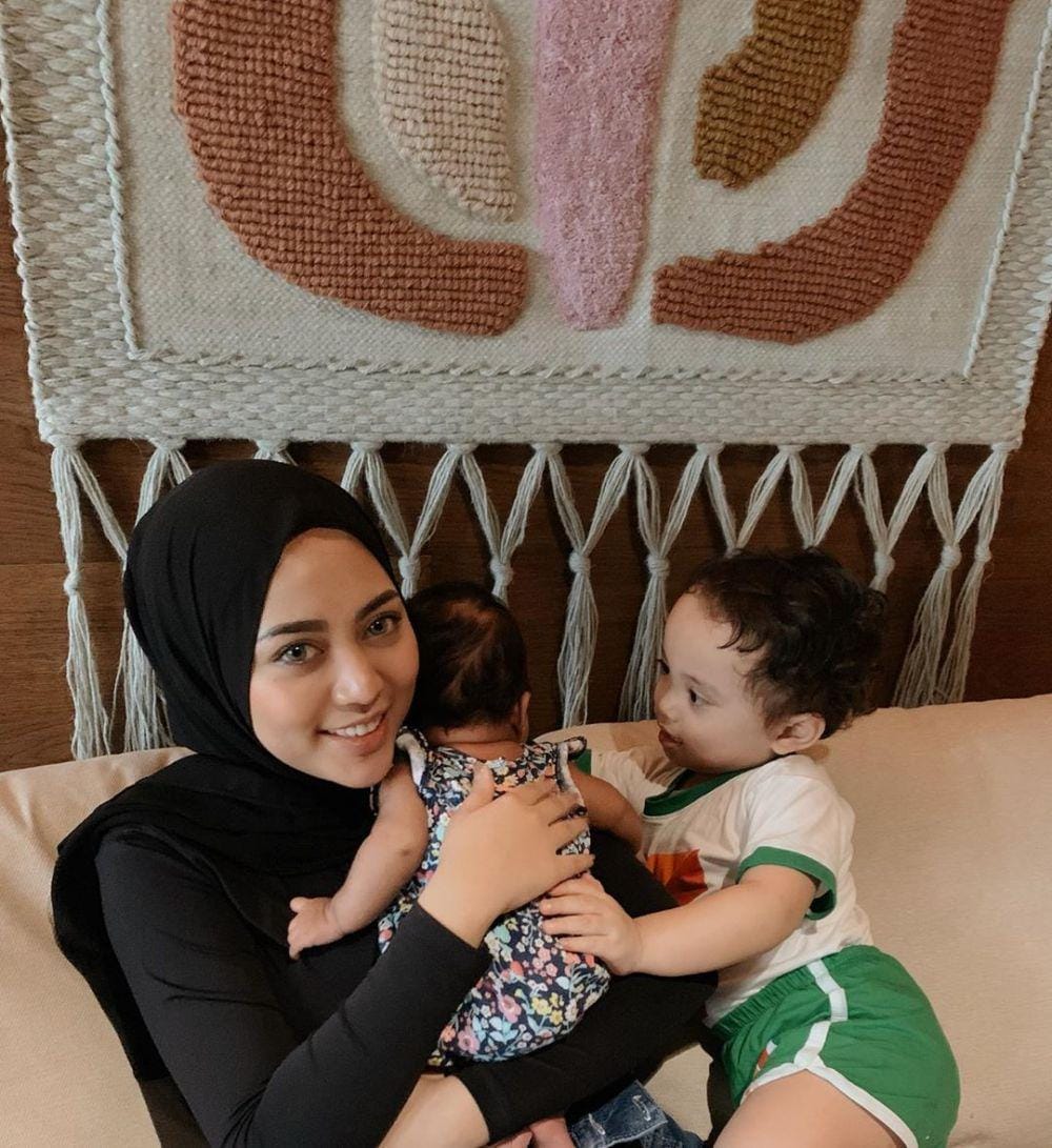 instagram.com/rachelvennya