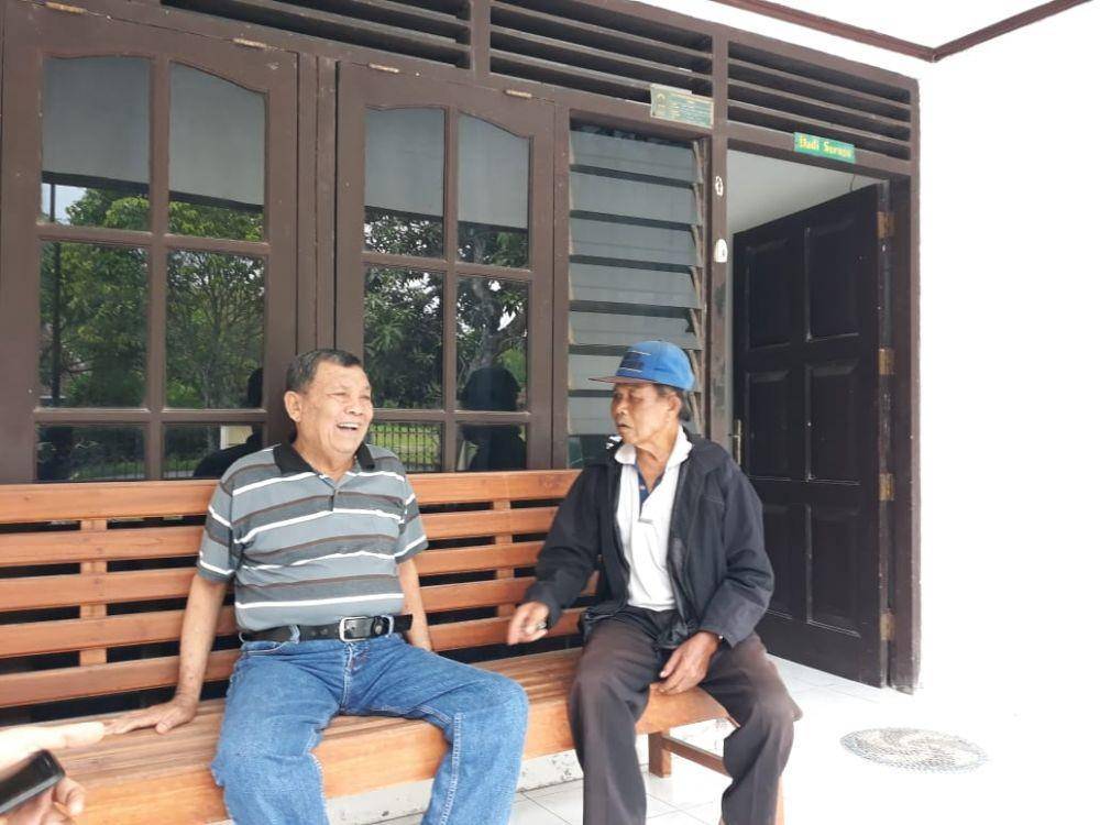 Hadi (kiri) salah warga Dusun Tumpak, Desa Ngawu, Kecamatan Playen, Kabupaten Gunungkidul. IDN Times/Istikewa