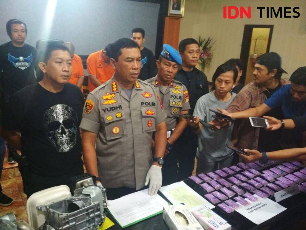 Ekspos hasil pengungkapan ribuan butir pil ekstasi di Mako Polretabes Makassar, Kamis (16/1). IDN Times / Sahrul Ramadan