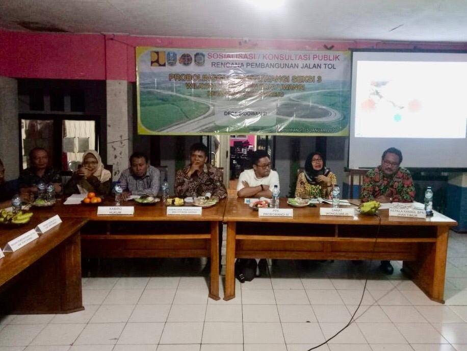 Rapat sosialisasi kepada warga yang terdampak pembangunan jalan Tol Probowangi. IDN Times/Istimewa