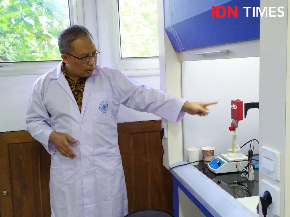 Kuwat Triyana dan tim kembangkan Elto. IDN Times/Siti Umaiyah