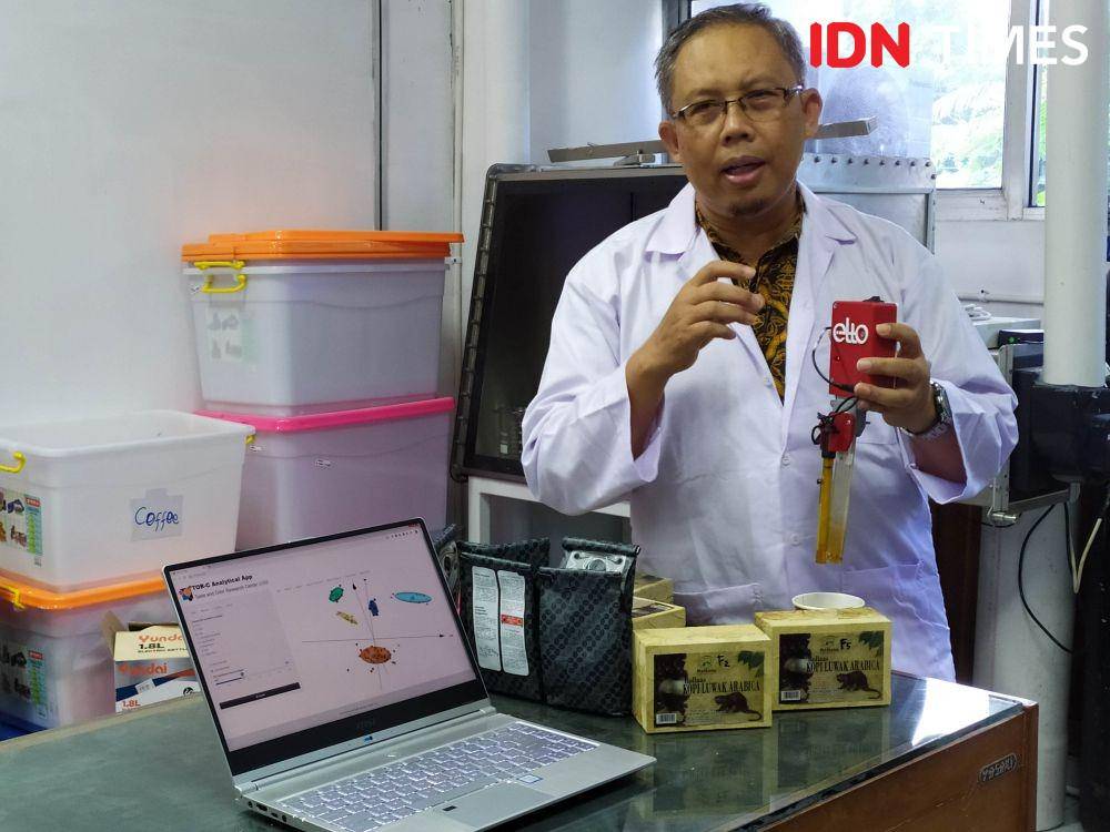 Kuwat Triyana dan tim kembangkan Elto. IDN Times/Siti Umaiyah