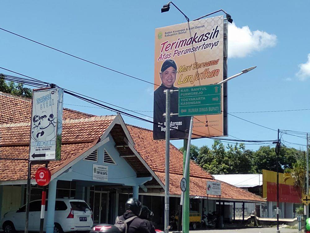 Baliho Bupati Bantul. IDN Times/Daruwaskita