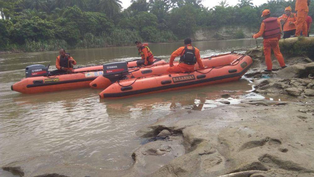 Proses pencarian korban hilang di Sungai Silau, Asahan (Dok BPBD Asahan)