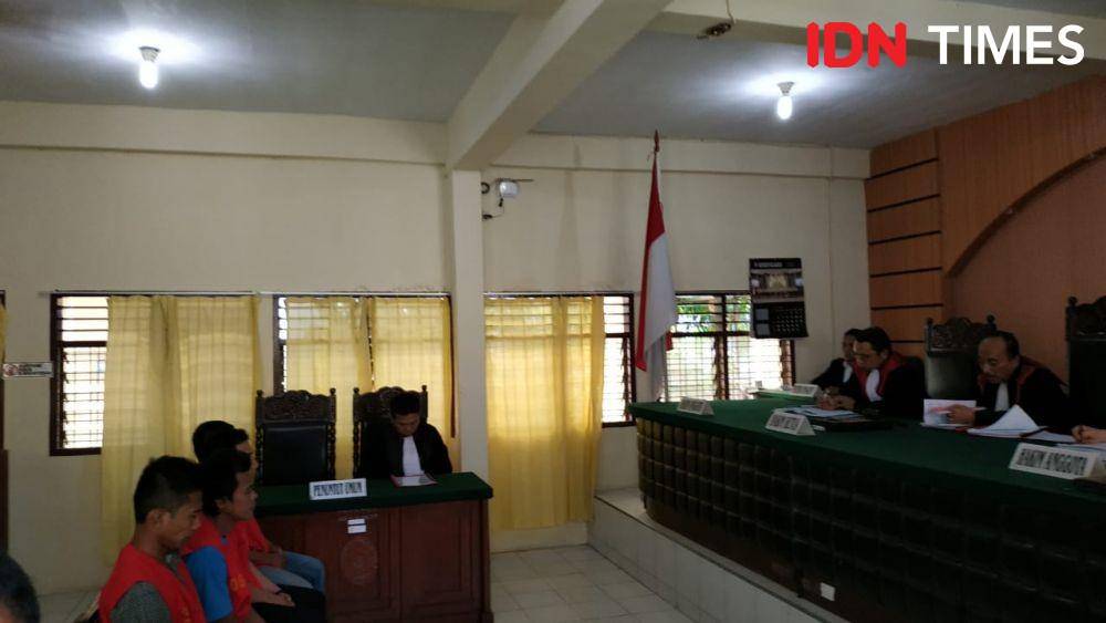 Sidang kasus pengoplos gas di Binjai (IDN Times/Bambang Suhandoko)