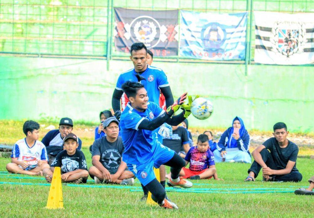 Arema FC sejauh ini baru memiliki tiga kiper. IDN Times/ Alfi Ramadana