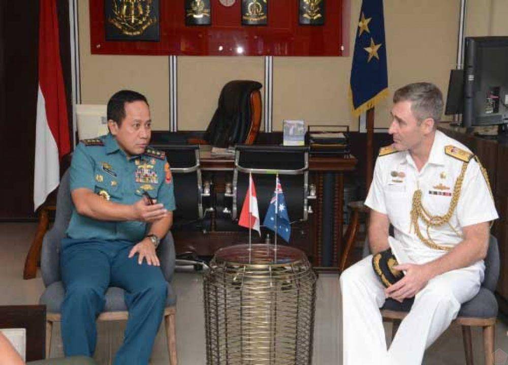 (Laksmana Madya TNI AL Aan Kurnia <kiri>) www.tni.mil.id