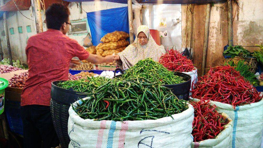 Harga komoditas bahan bumbu dapur rumah tangga di Aceh (IDN Times/Saifullah)