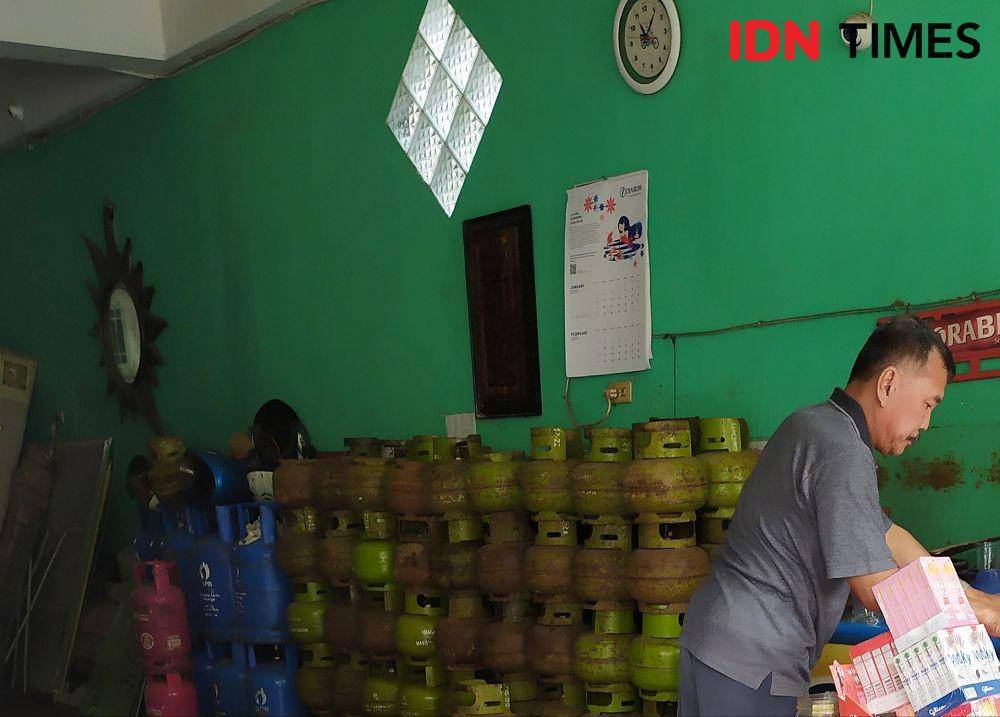 Distribusi gas elpiji 3 kg di Palembang (IDN Times/Feny Maulia Agustin)