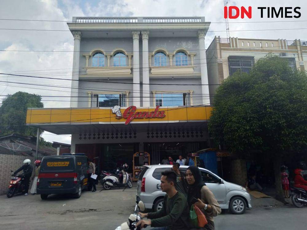 Toko Roti Ganda oleh-oleh khas Siantar dibobol maling (IDN Times/Gideon Aritonang)