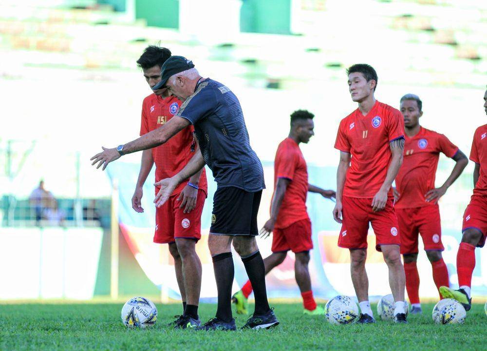 Arema FC mulai digenjot latihan fisik untuk persiapan jelang kompetisi. IDN Times/ Alfi Ramadana