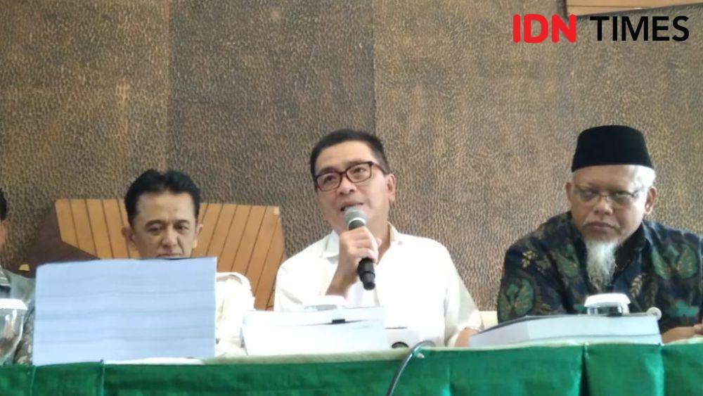 Helmy  Yahya saat melakukan konferensi pers tentang pencopotannya sebagai Dirut TVRI di Jakarta, Jumat, (17/1). IDN Times/Ileny Rizky Dwiantari