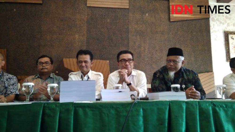 Helmy  Yahya saat melakukan konferensi pers tentang pencopotannya sebagai Dirut TVRI di Jakarta, Jumat, (17/1). IDN Times/Ileny Rizky Dwiantari
