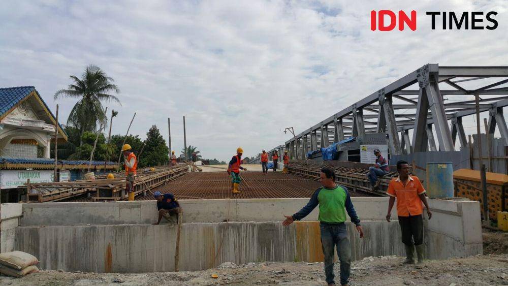 Pembangunan Jembatan Wampu di Langkat (IDN Times/Bambang Suhandoko)