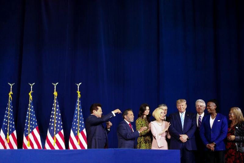 Presiden Amerika Serikat Donald Trump berpartisipasi dalam doa sebelum berbicara dalam Evangelicals for Trump Coalition Lunch di King Jesus International Ministry di Miami, Florida, Amerika Serikat, pada 3 Januari 2020. ANTARA FOTO/REUTERS/Tom Brenner