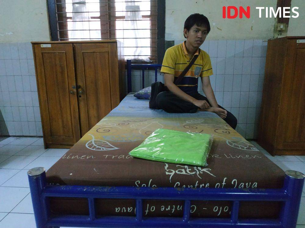 Mahasiswa penyandang disabilitas netra Wyata Guna kembali ke asrama setelah lima hari tidur ditrotoar. (IDN Times/Bagus F)