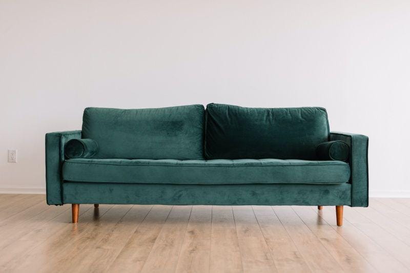 Ilustrasi sofa. unsplash.com/Phillip Goldsberry