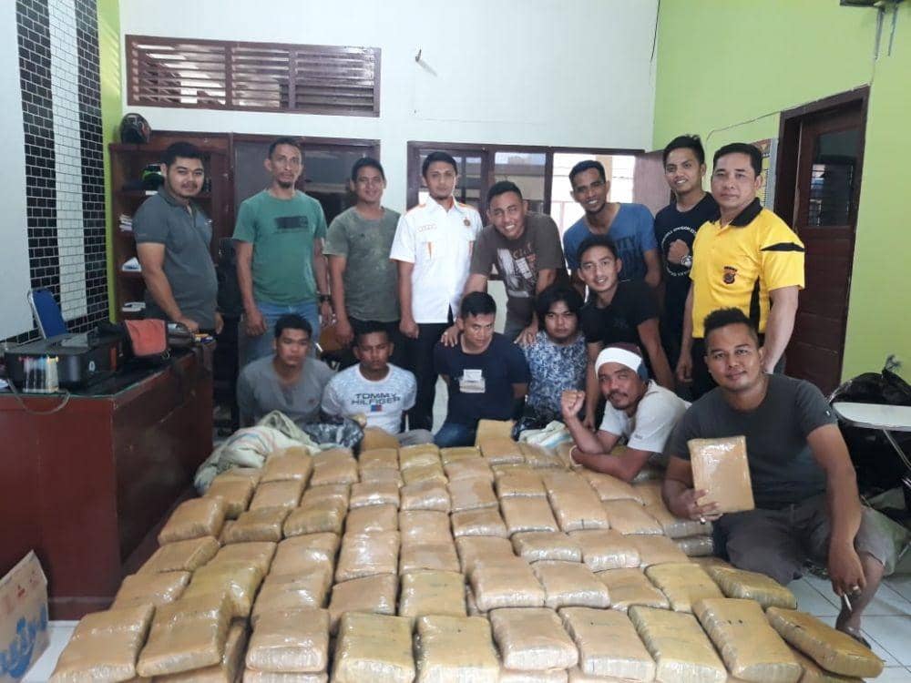 Polres Gayo Lues hentikan mobil pengangkut 367 Kg ganja (Dok. Polres Gayo Lues)