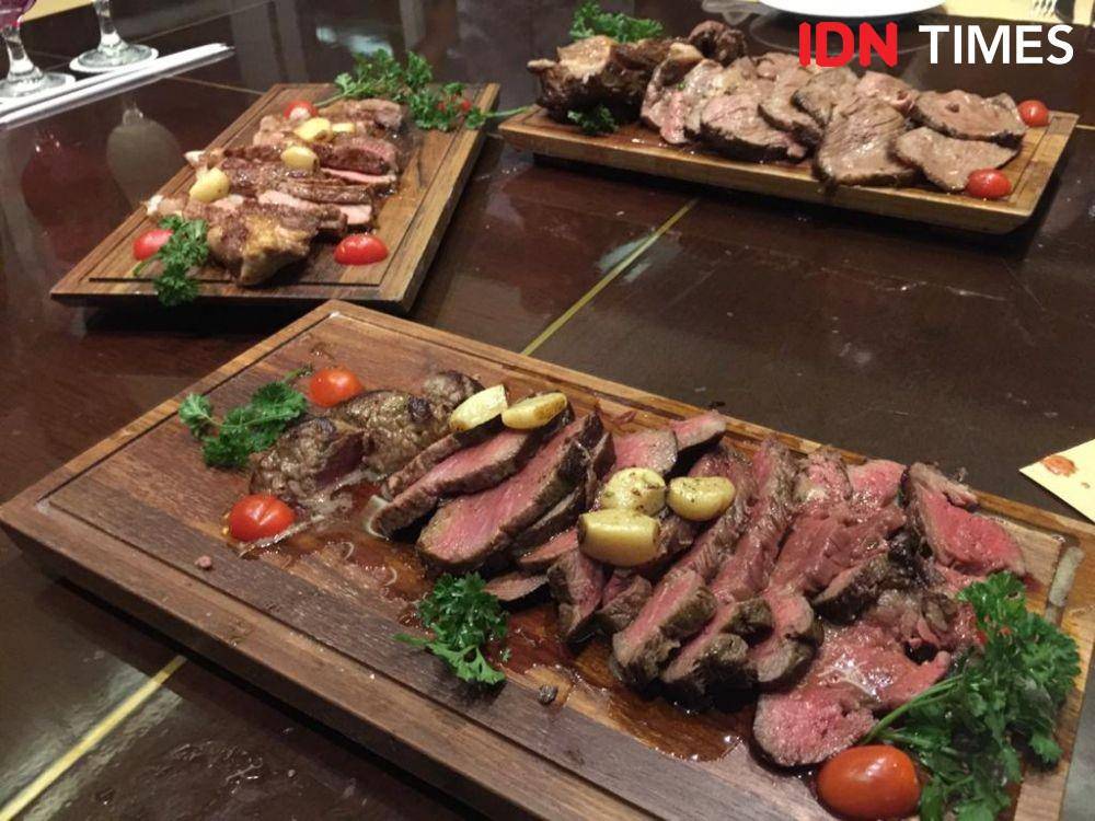 Angus Beef menjadi salah satu menu andalan The Kitchen Aryaduta Medan (IDN Times/Prayugo Utomo)