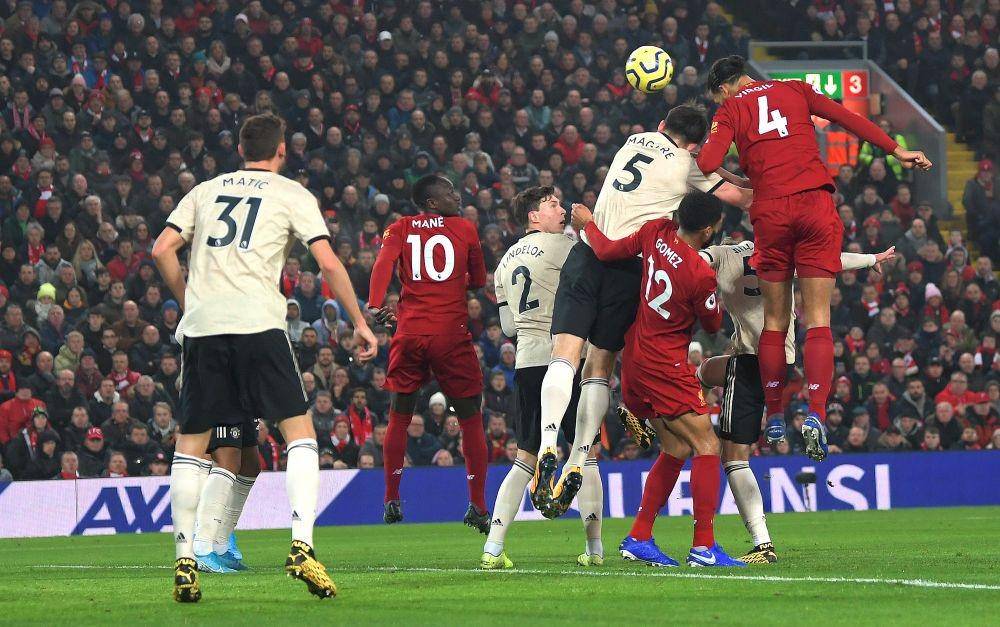Virgil van Dijk mencetak gol untuk Liverpool di laga lawan Manchester United. Twitter/@Goal