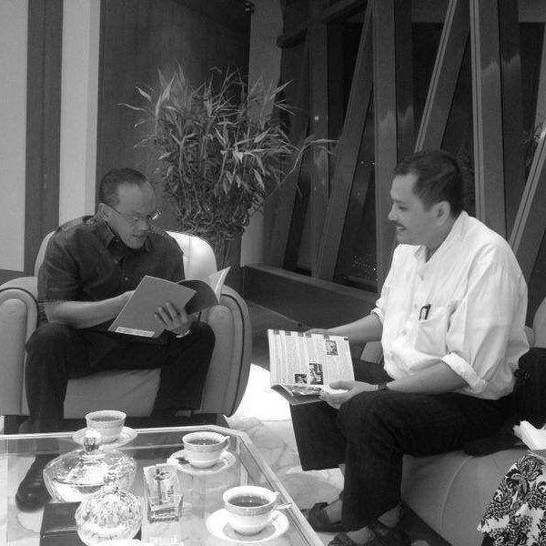(Aburizal Bakrie bersama Pendiri Mer-C, dokter Joserizal Jurnalis) Twitter.com/@aburizalbakrie