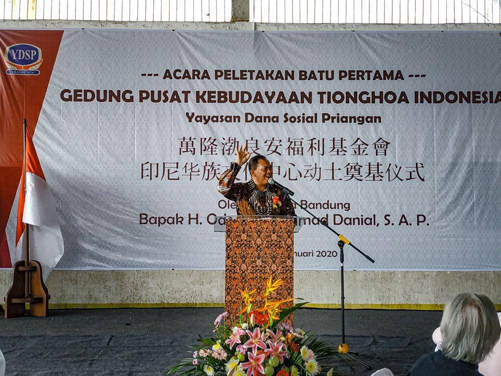 Walikota Bandung, Oded M Danial saat menyampaikan sambutan di Gedung Pusat Kebudayaan Tionghoa Indonesia, Minggu (19/1). (IDN Times/Bagus F)