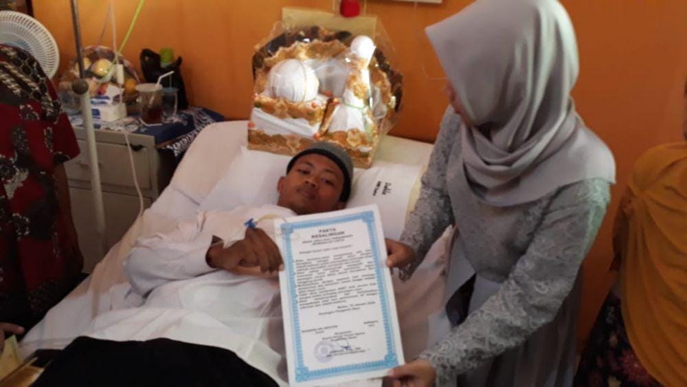 M Adi Saputra dan Suprapti ijan kobul di bangsal RSUD Wates. IDN Times/Istimewa